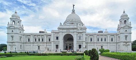 http://upload.wikimedia.org/wikipedia/commons/thumb/7/73/Victoria_Memorial_Kolkata_panorama.jpg/550px-Victoria_Memorial_Kolkata_panorama.jpg