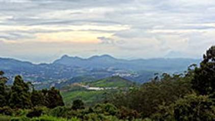 http://upload.wikimedia.org/wikipedia/commons/thumb/e/e2/Ooty_Aerial_view.JPG/220px-Ooty_Aerial_view.JPG